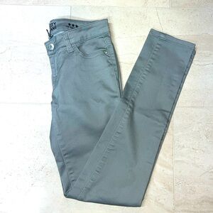 Celebrity Pink Low Rise Skinny Jean in Gray Juniors Size 3.